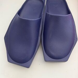 Stylish Navy Square-Toe Slides